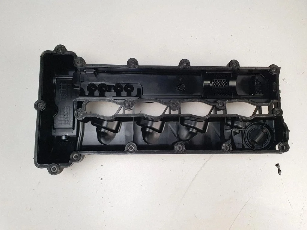 Rocker cam cover – Mercedes-Benz E-Class W212 (2009-2016)
