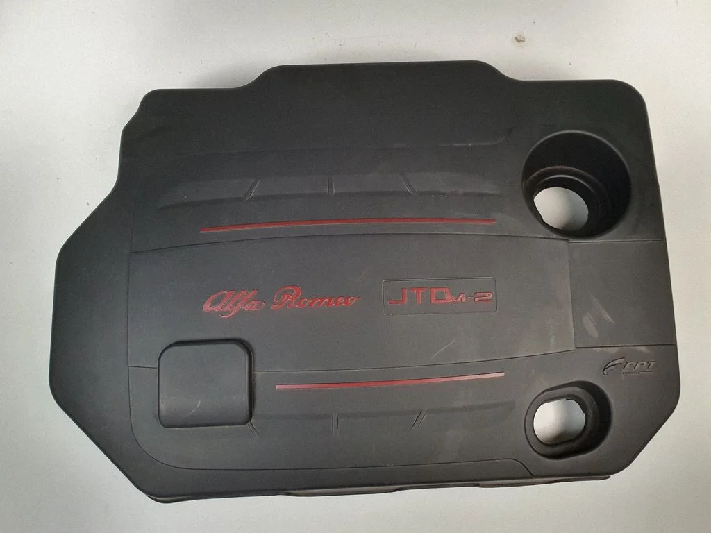 Engine cover (trim)