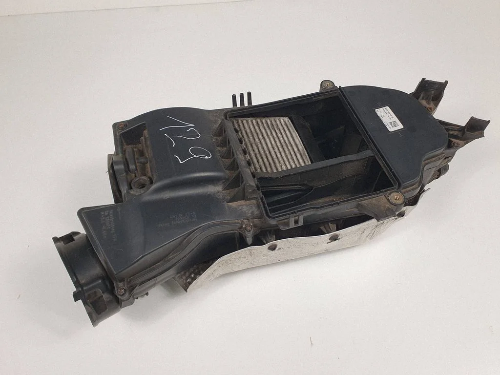 Air filter box – Mercedes-Benz C-Class W205 (2014-2021)