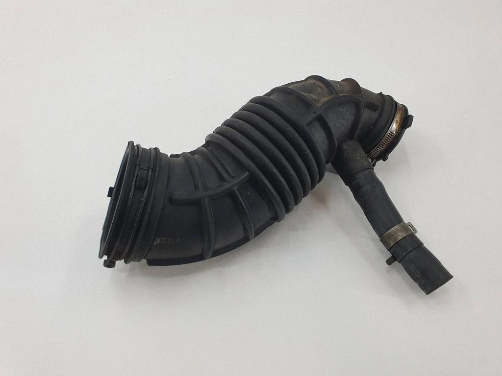 Turbo air intake inlet pipe/hose 281302W300