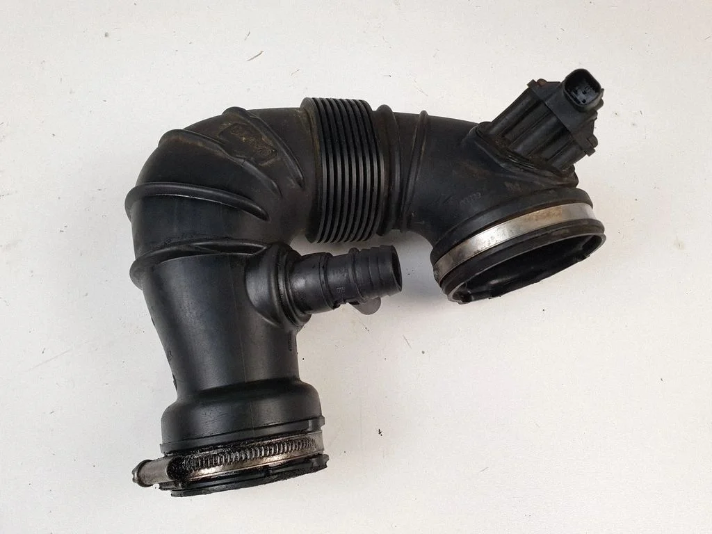 Turbo air intake inlet pipe/hose – Mercedes-Benz E-Class W212 (2009-2016)