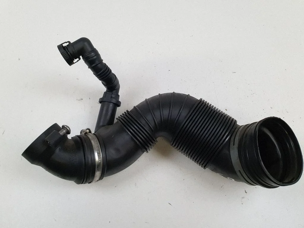 Gaisa caurule uz turbīnu – Volkswagen Passat B6 (2005-2010)