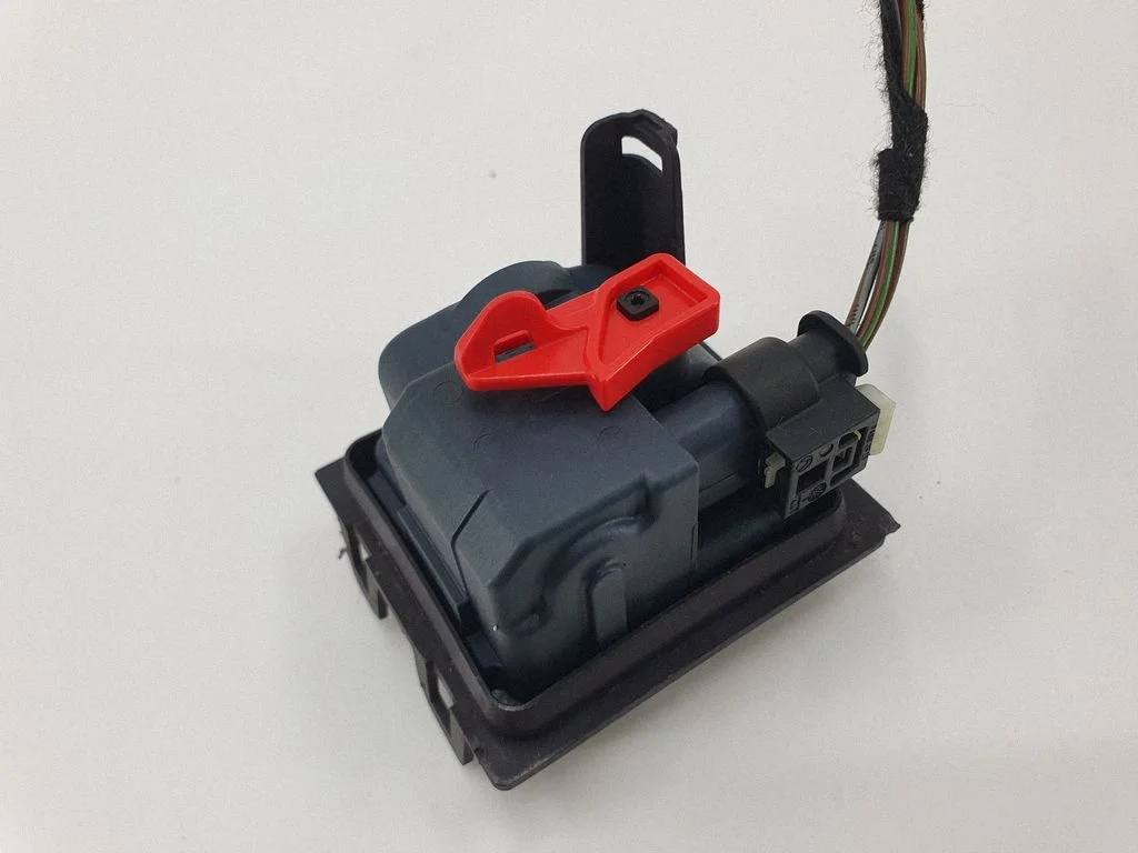 Fuel tank cap lock