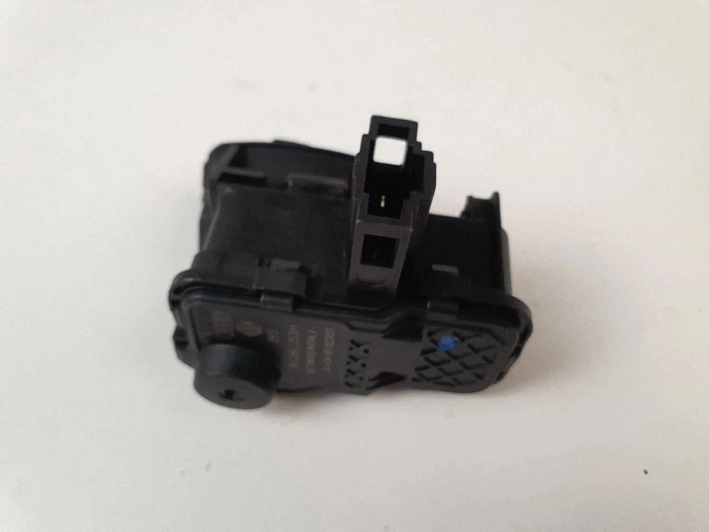 Fuel tank cap lock