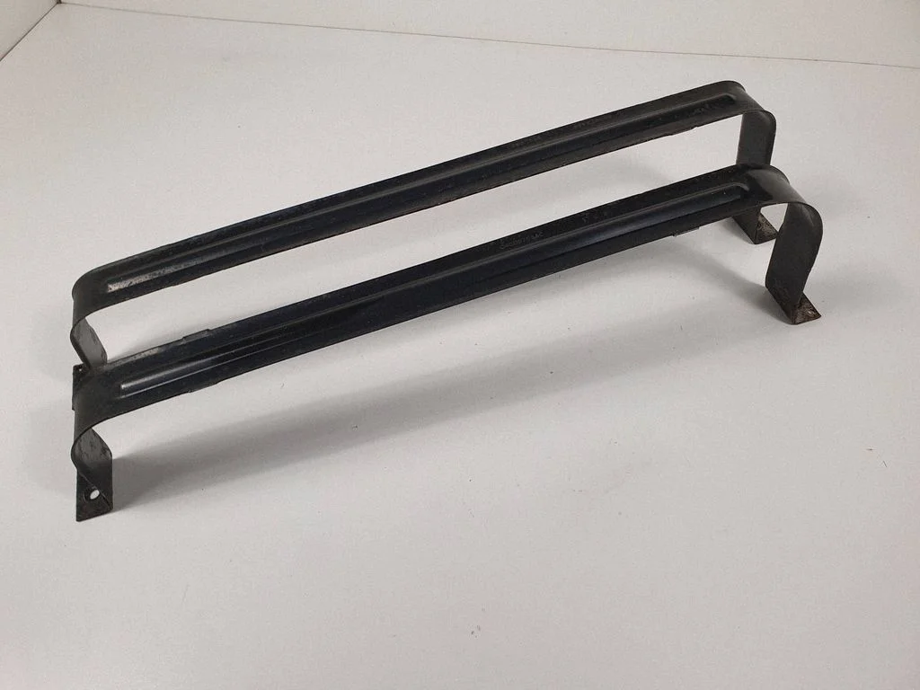 Kütusepaagi kinnitusklamber (-klambrid) 04809755AC