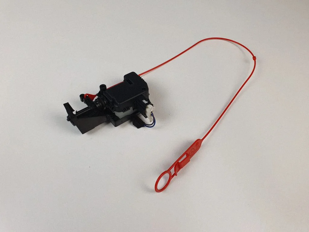 Fuel tank cap lock