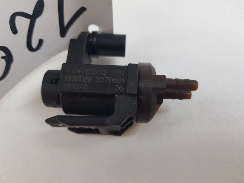 Vacuum valve 8570591