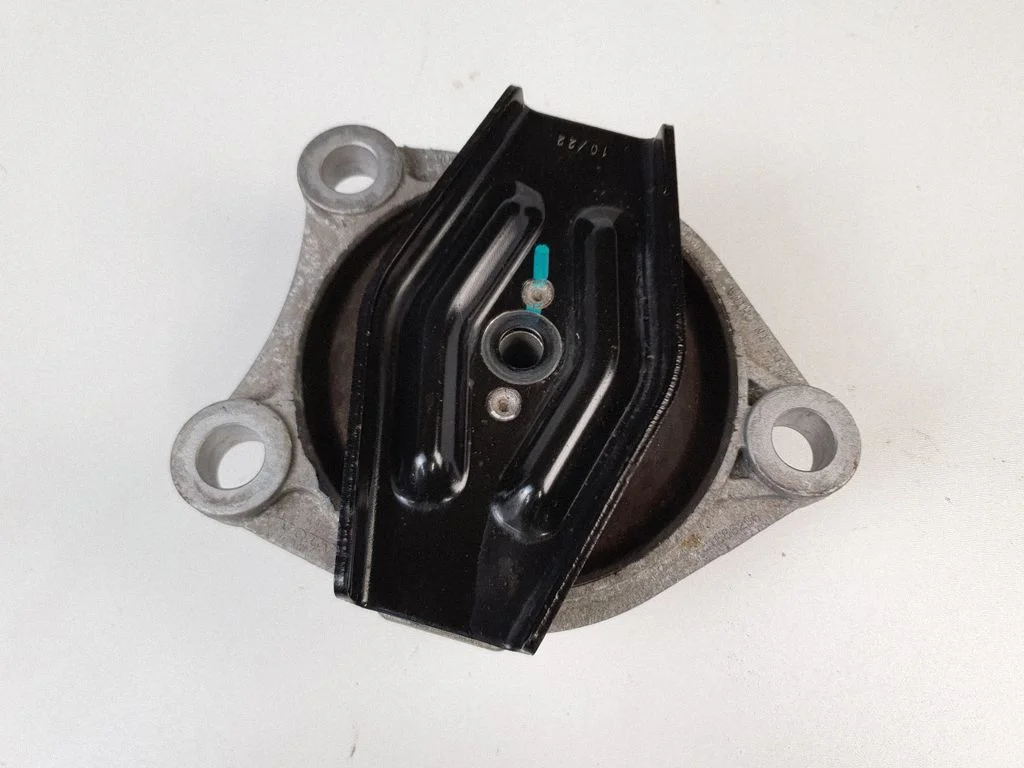 Engine mount bracket 31686296