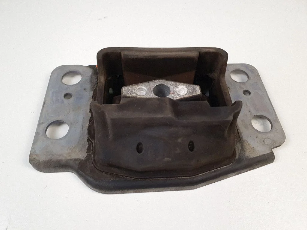 Engine mount bracket 7G917M121BA