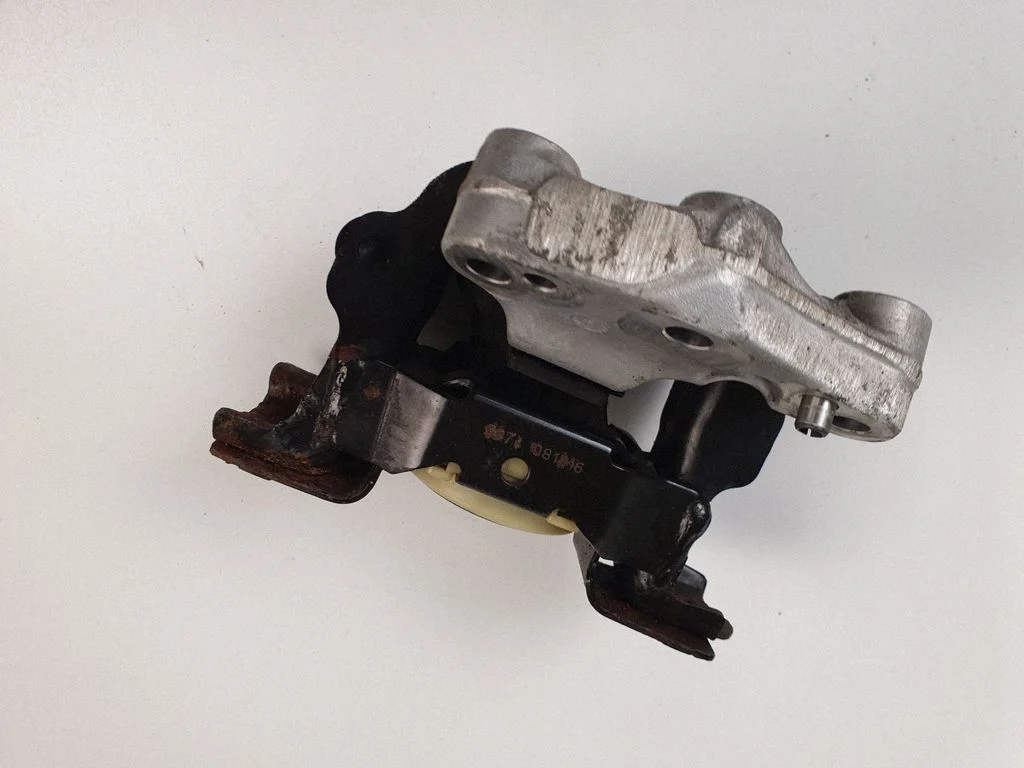 Engine mount bracket 9681706580