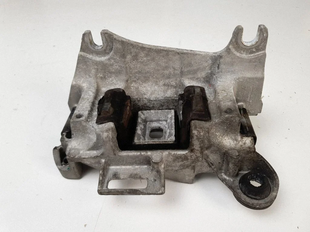 Engine mount bracket – front left