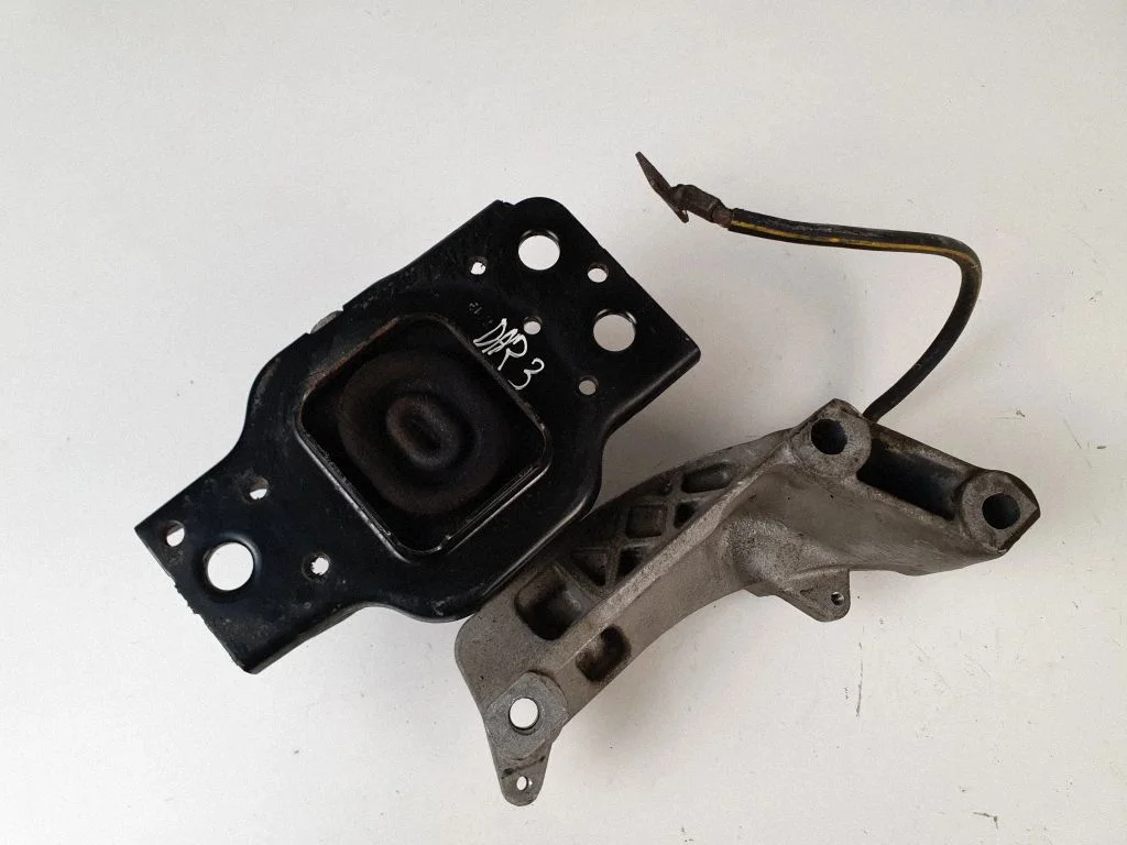 Engine mount bracket