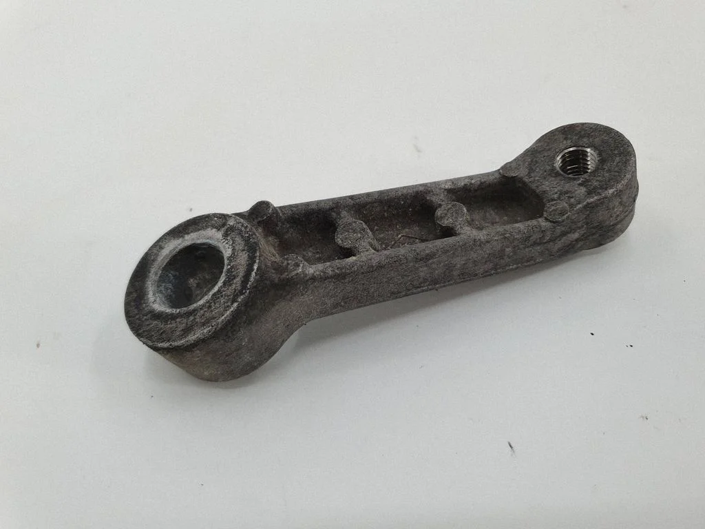 Dzinēja stiprinājuma kronšteins 112535106R