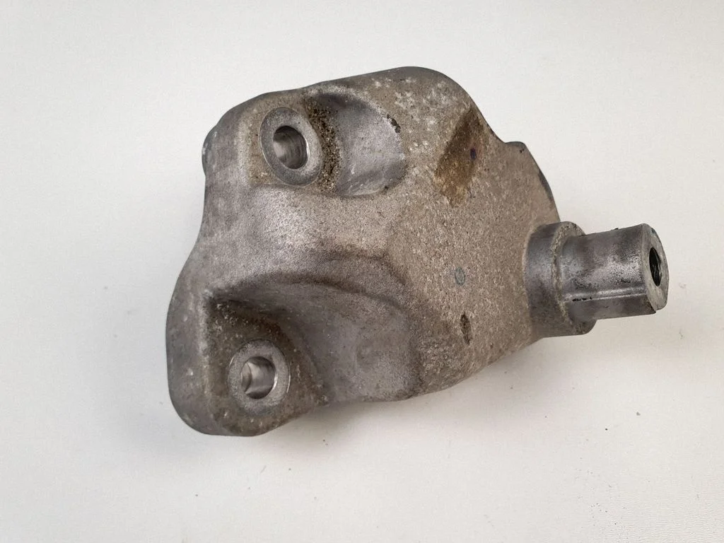 Engine mounting bracket 32298843