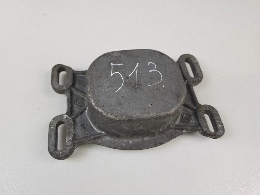 Engine mounting bracket 4B0199335