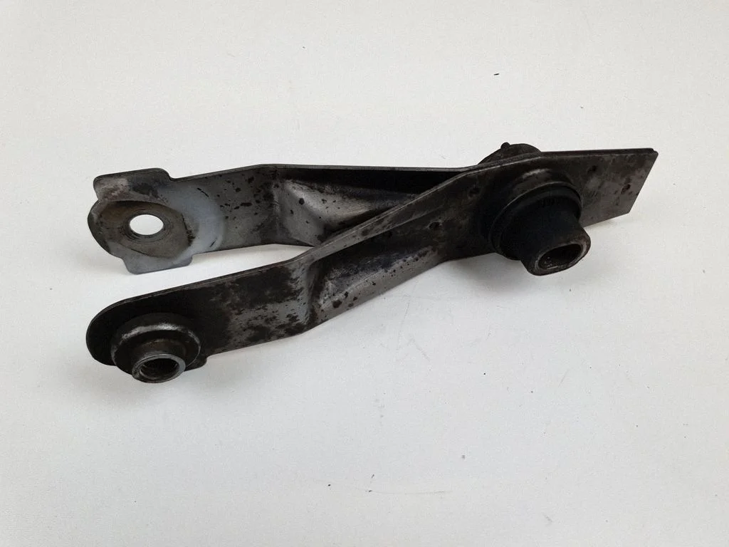 Engine mounting bracket 8200250743