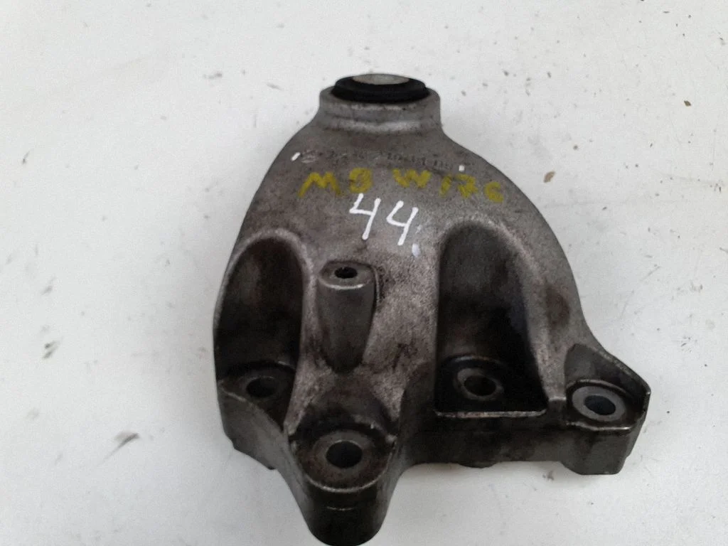 Mootori kinnituskronstein A2462401109 – Mercedes-Benz A-klass W176 (2012-2018)
