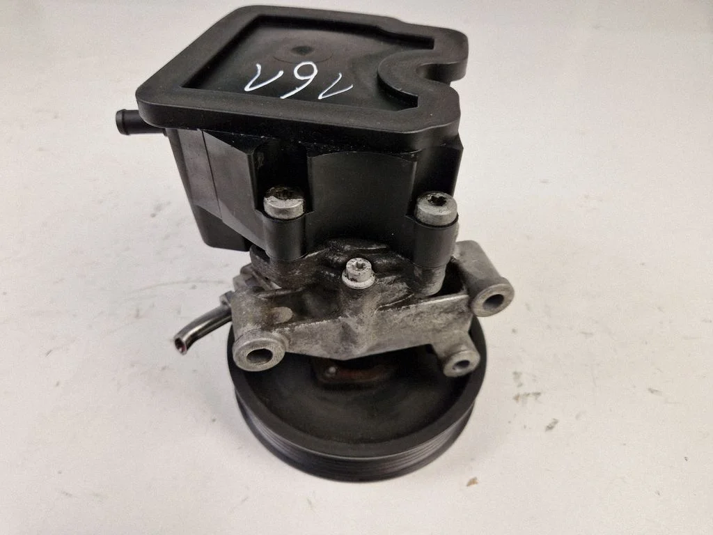 Roolivõimendi pump A6112300115