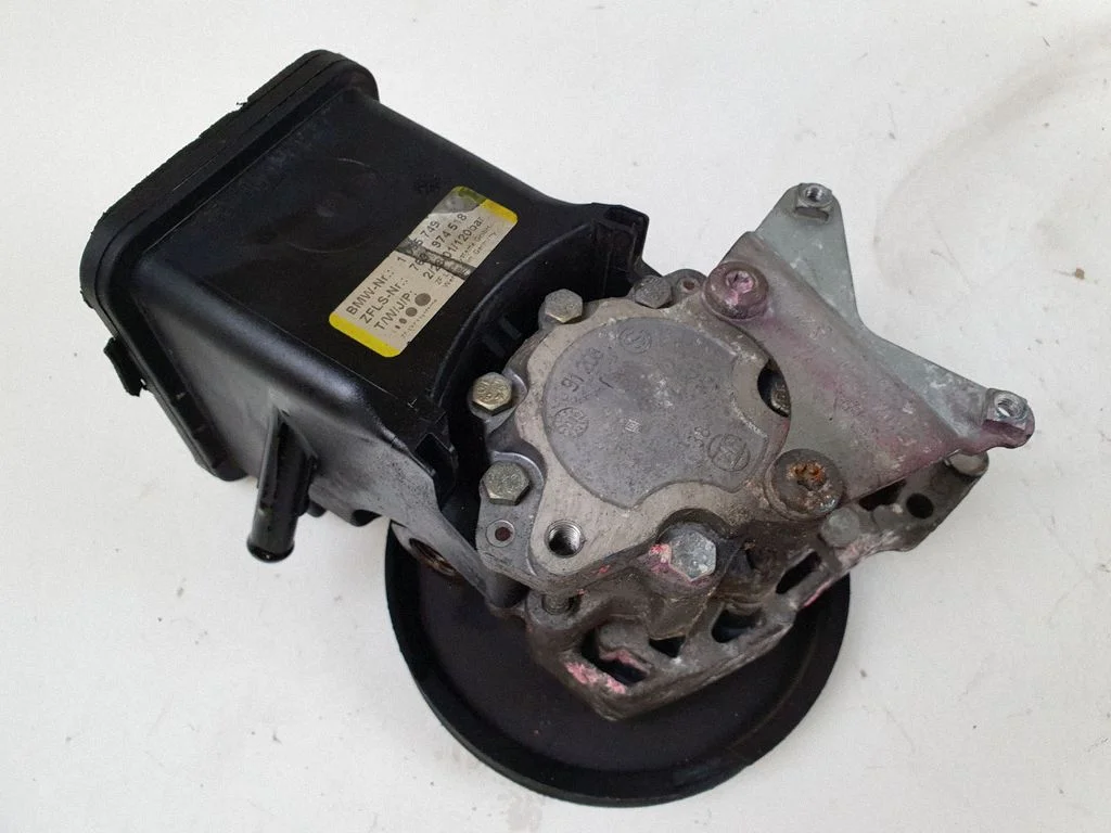 Power steering pump – BMW 5 Series E39 (1996-2003)