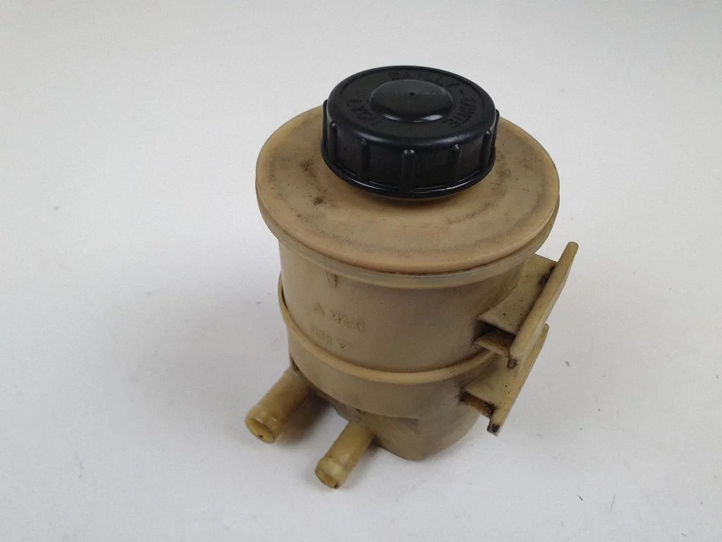 Power steering fluid tank/reservoir