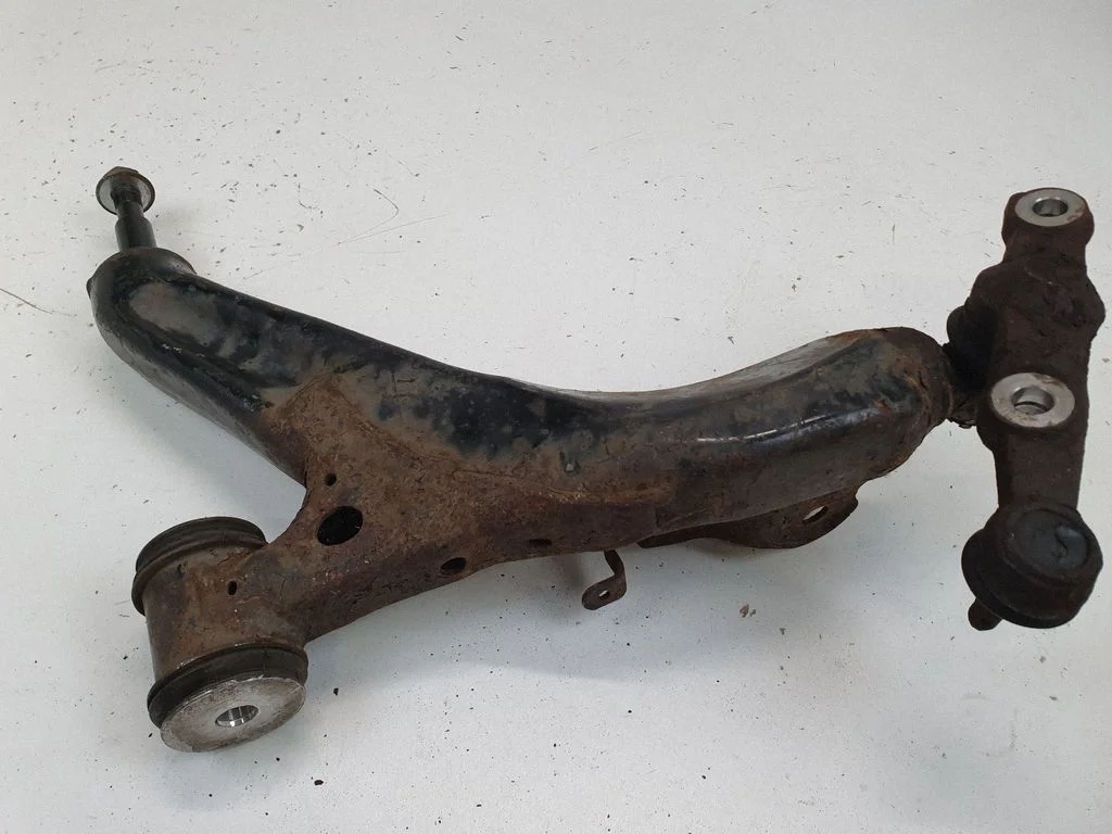 Front lower control arm/wishbone – front right