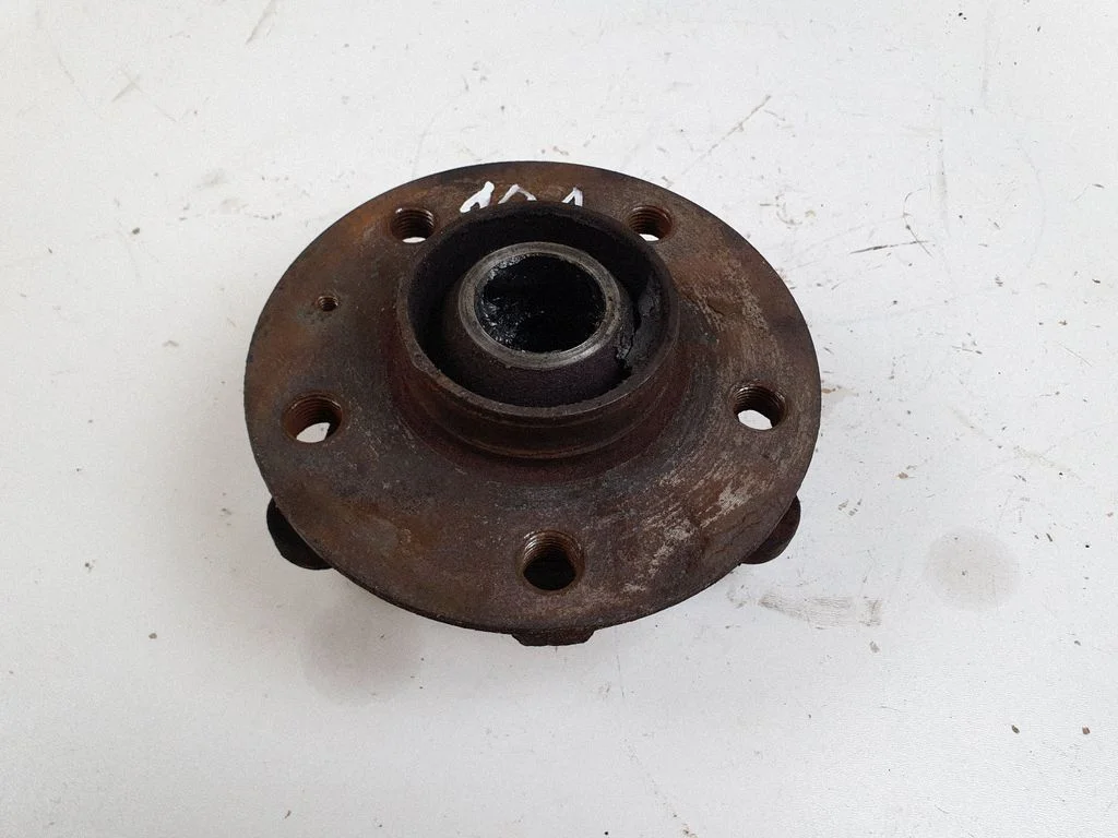 Front wheel hub 8K0407645B