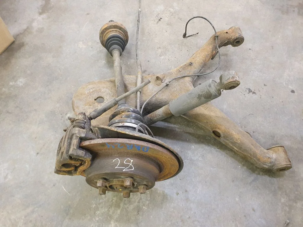 Rear wheel hub spindle/knuckle R06035