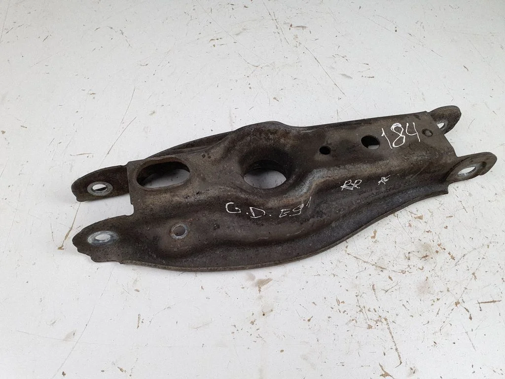Rear upper control arm/wishbone – rear right