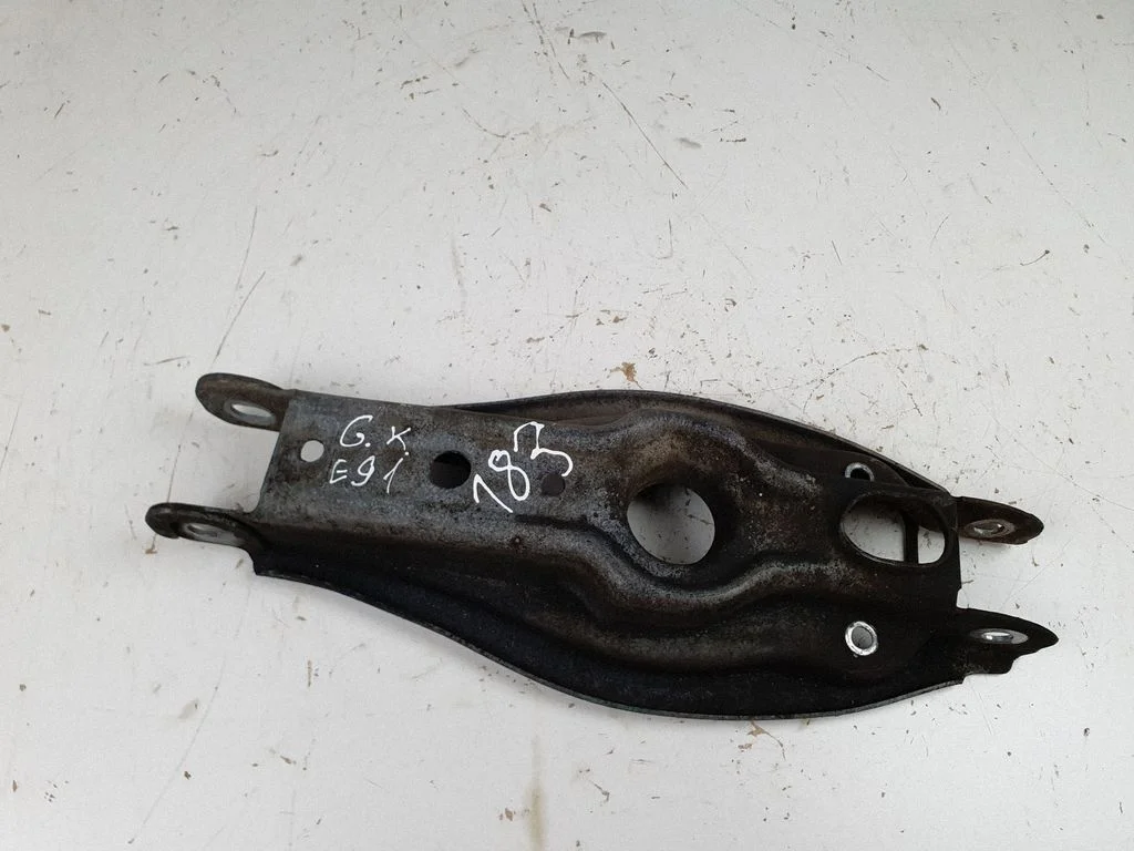 Rear upper control arm/wishbone – rear left