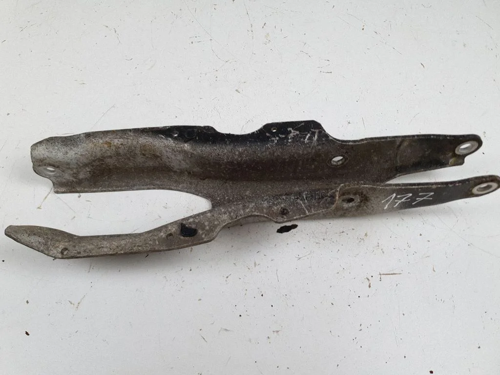 Rear control arm – rear right