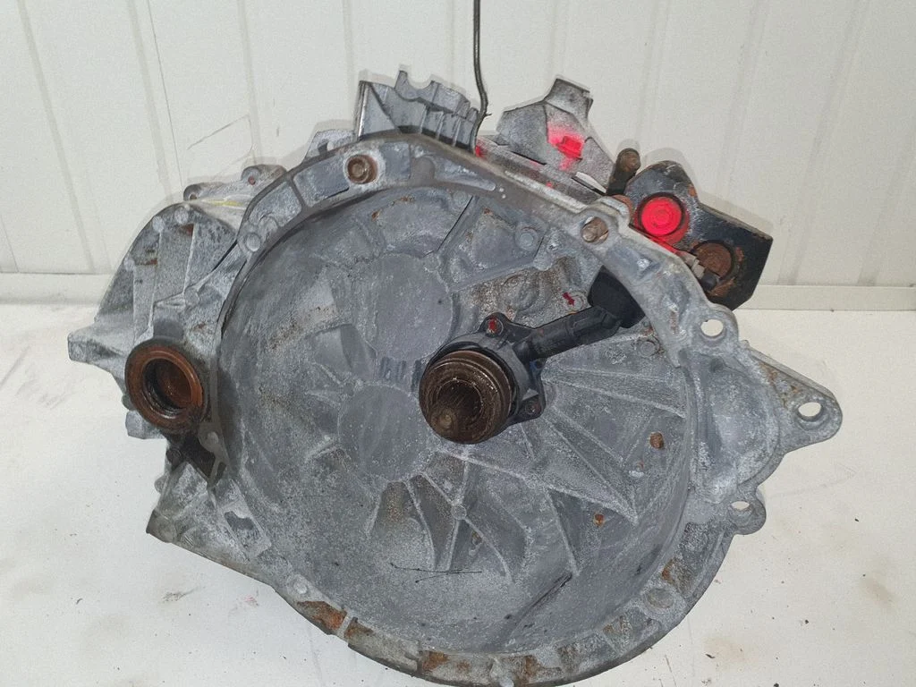 Manual 5 speed gearbox 6M5R7002DA