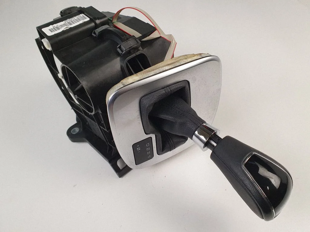 Gear selector mechanism
