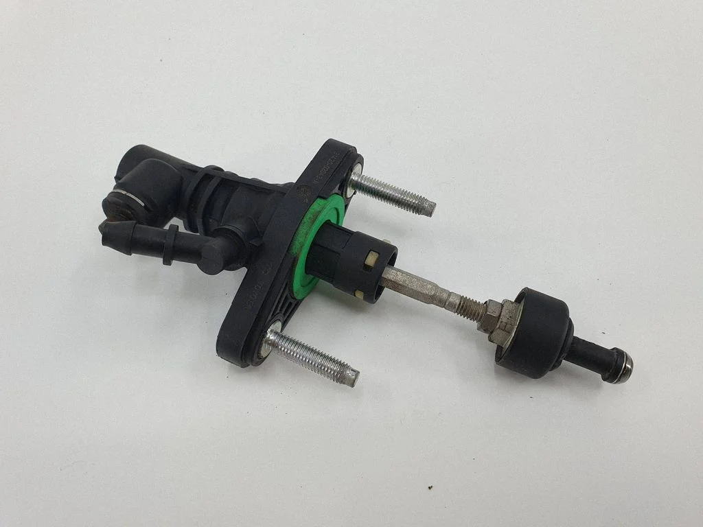 Clutch master cylinder 3142002043A