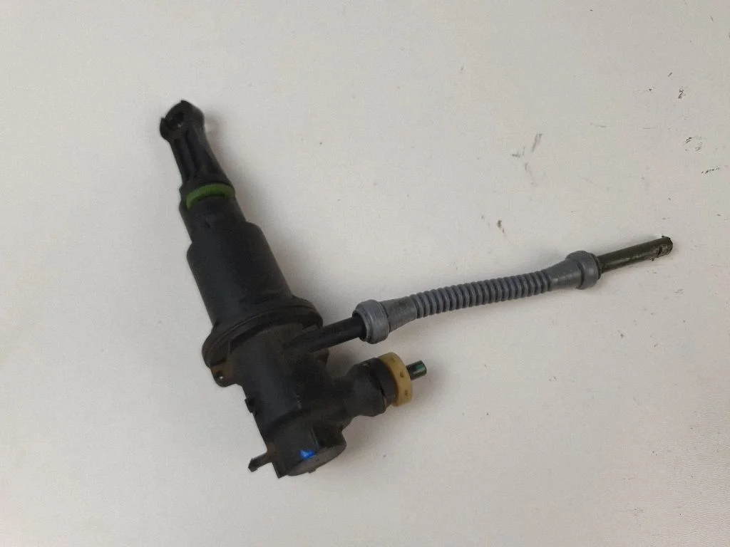 Clutch slave cylinder