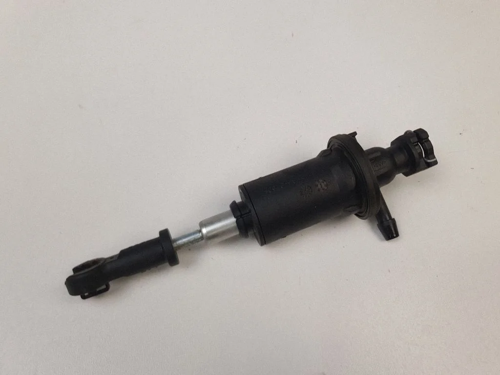 Clutch master cylinder 8200506490