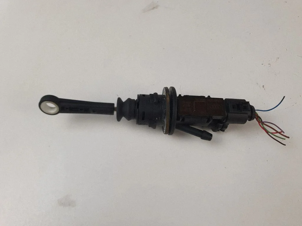 Clutch master cylinder 8K0907658H