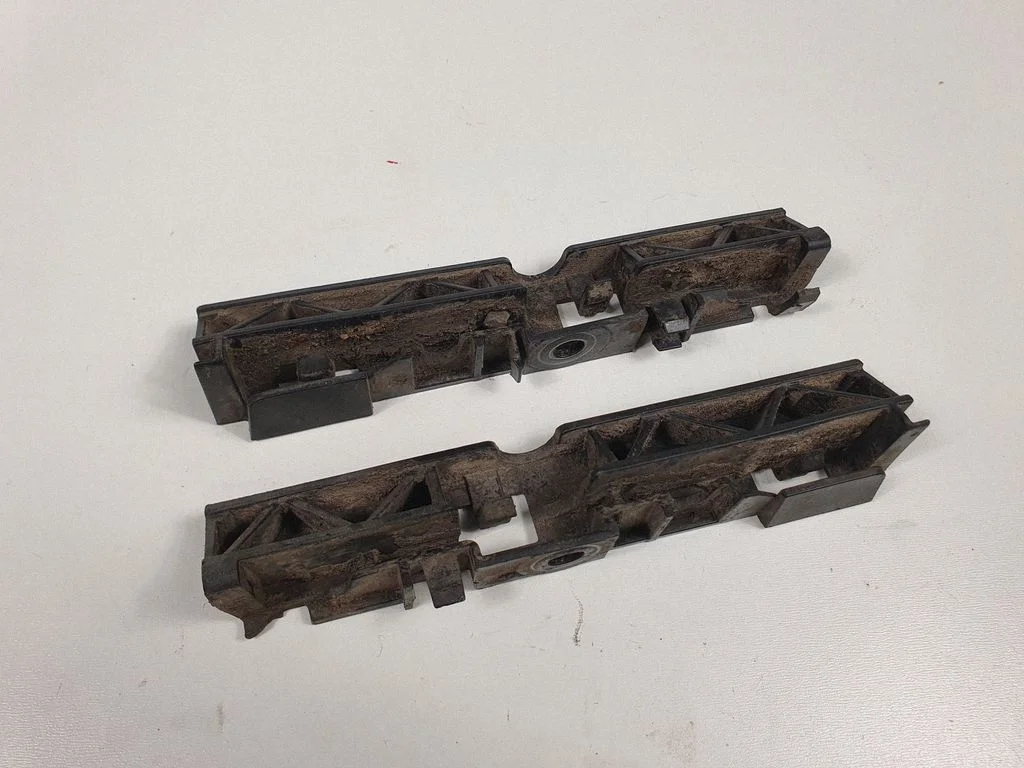 Front bumper mounting bracket 4G0853922B