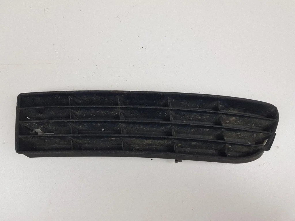 Esistange alumine võre (kolmeosaline) – Audi A6 S6 C4 4A (1994-1997)