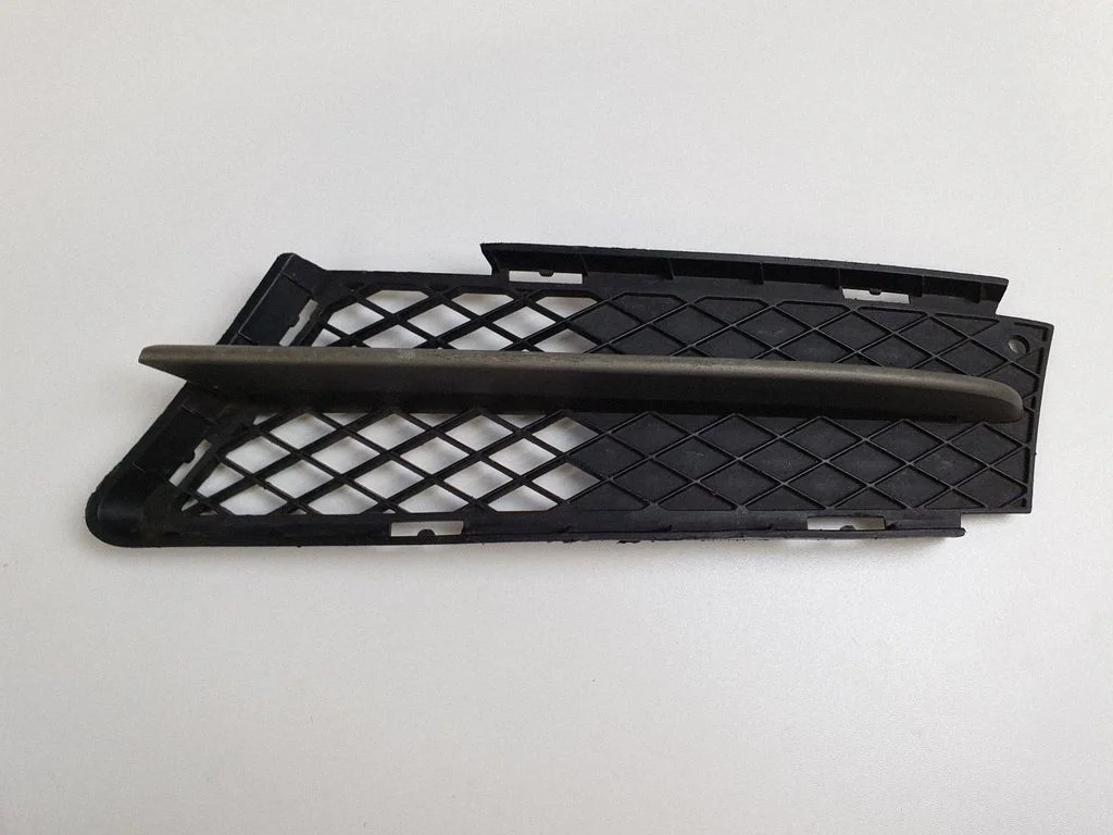 Front bumper lower grill 7134081