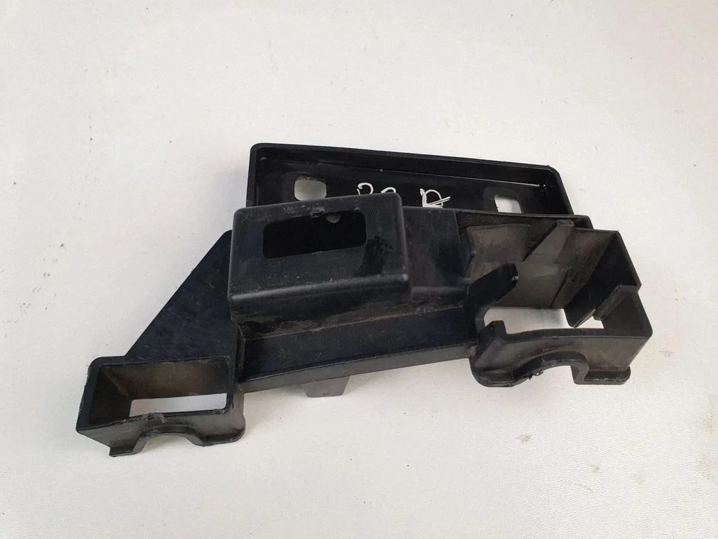 Front bumper mounting bracket 620951537R