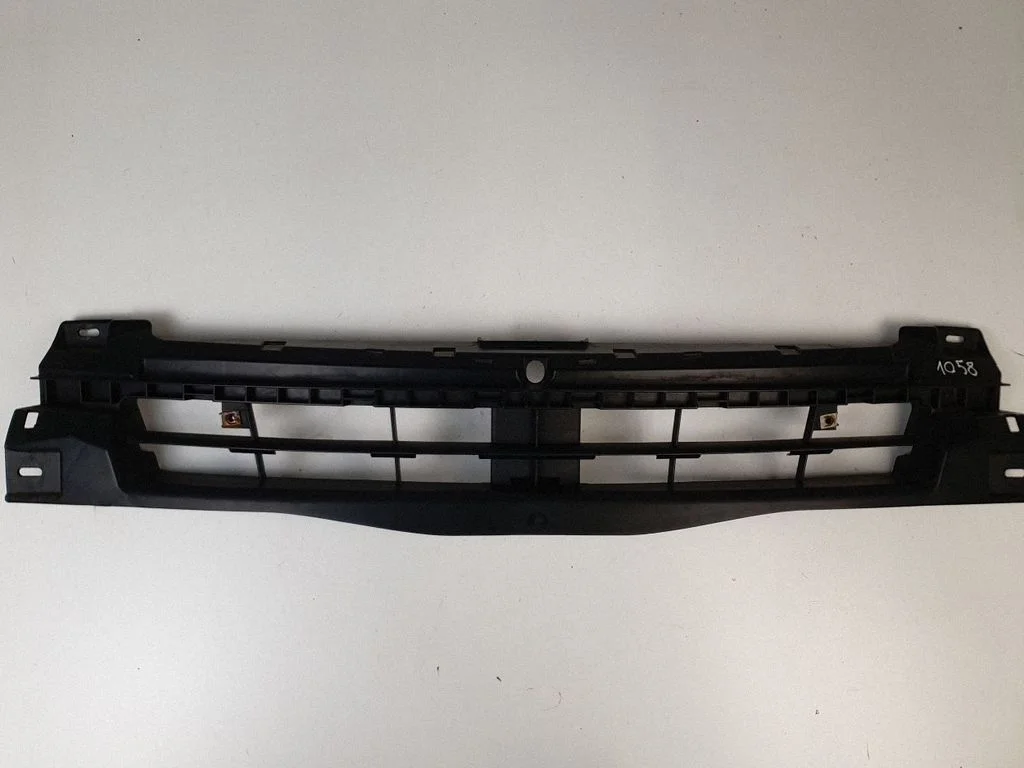 Front bumper upper radiator grill 620300102R