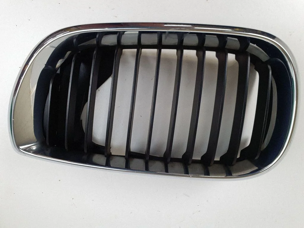 Front bumper upper radiator grill 7072129