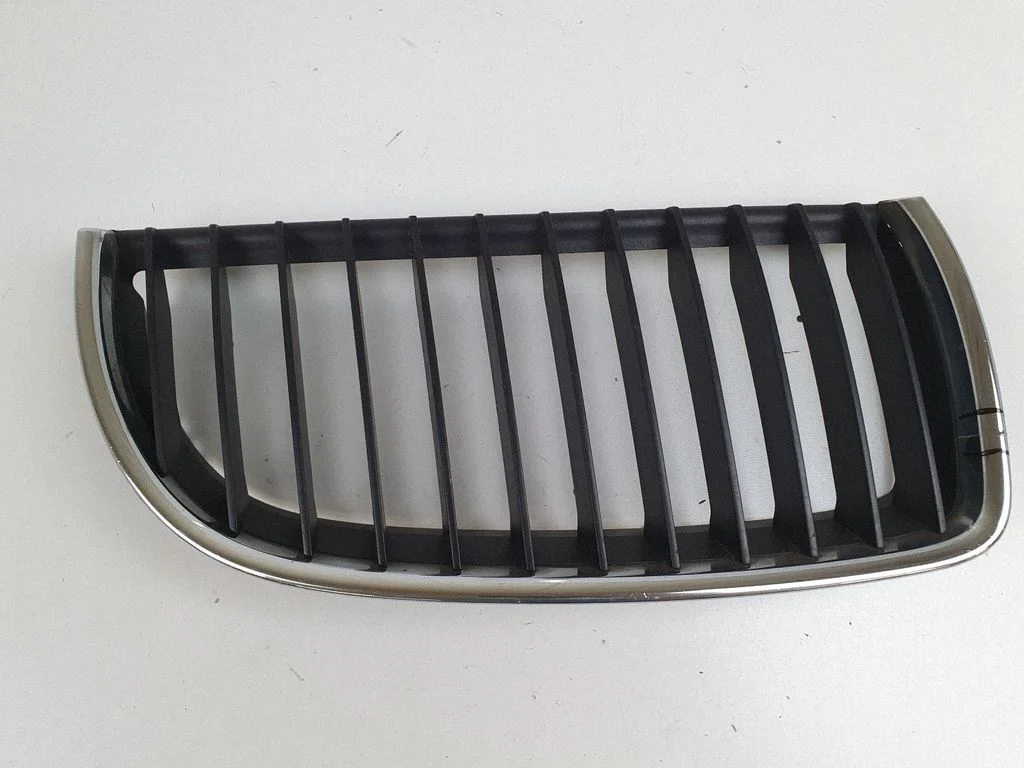 Esistange ülemine radiaatorivõre – BMW 3-seeria E90 E91 (2005-2012)