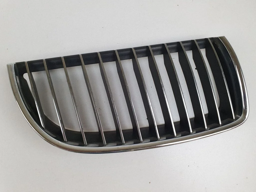 Esistange ülemine radiaatorivõre – BMW 3-seeria E90 E91 (2005-2012)