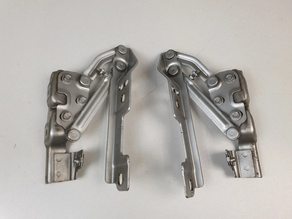Engine bonnet/hood hinges 20879202