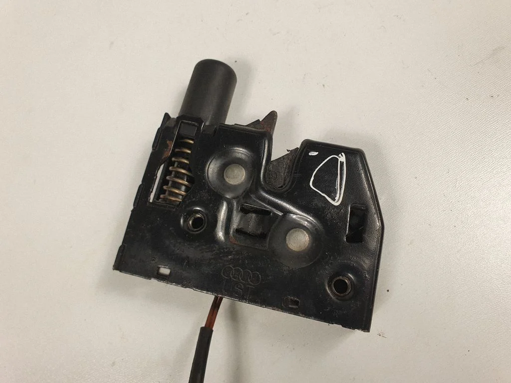 Engine bonnet/hood lock/catch 4G0823509C