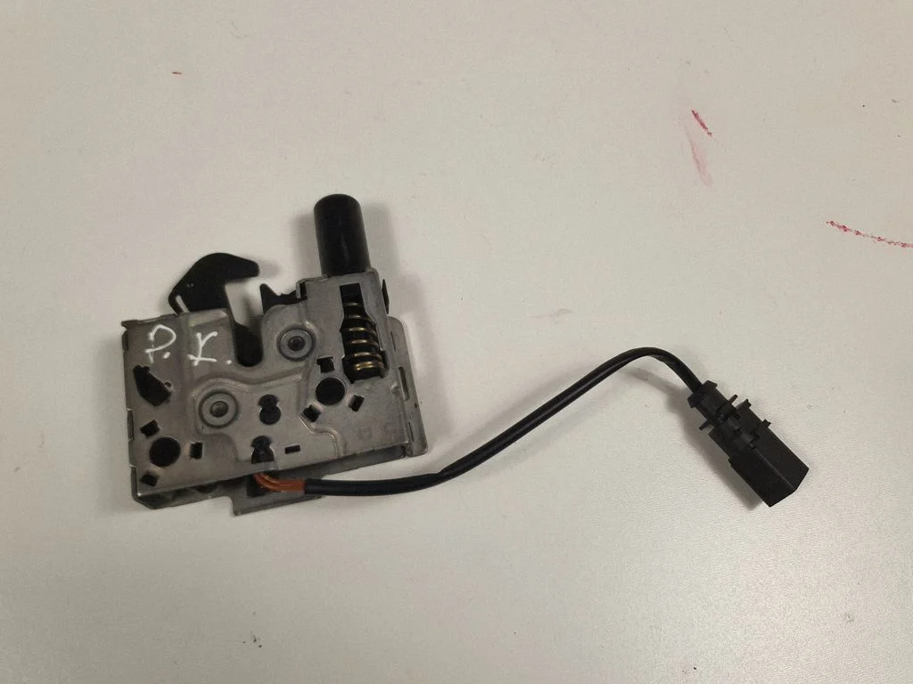 Engine bonnet/hood lock/catch 2GA823509A