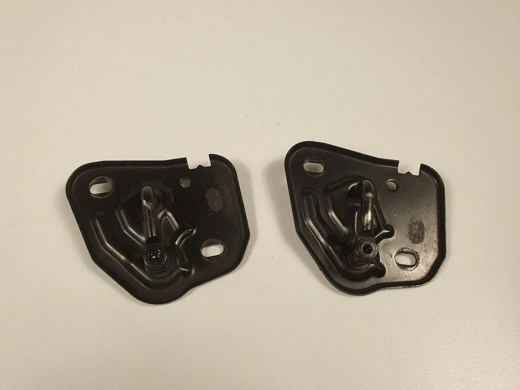 Engine bonnet/hood lock/latch loop/hook 4G0823186