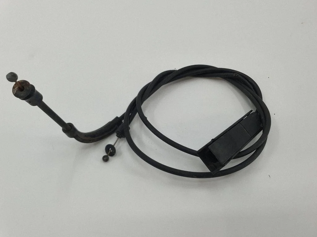 Mootorikapoti luku avamistross – Mercedes-Benz C-klass W205 (2014-2021)