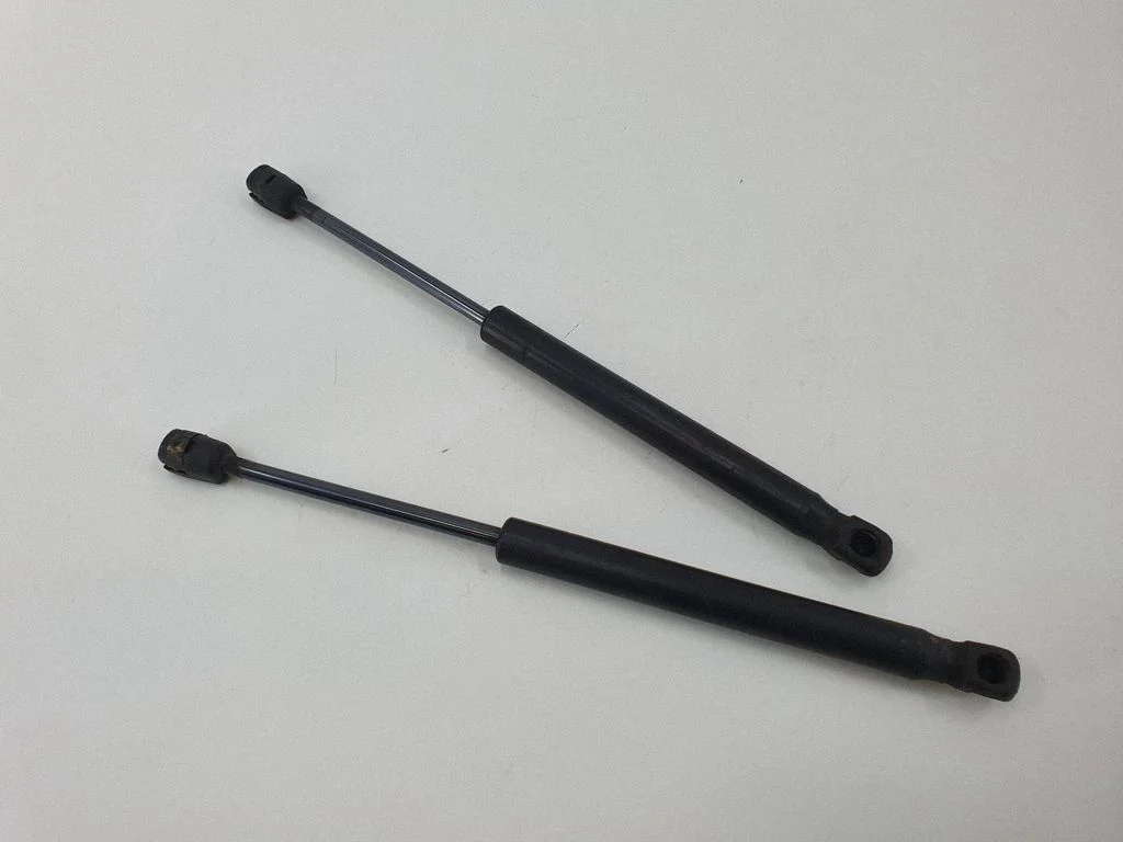 Front bonnet/hood damper/strut 811602P500